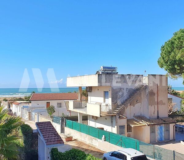 Terraced house with direct access to the beach in Santa Maria del Focallo