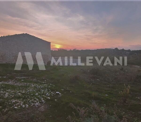 Rural building for sale in Scicli