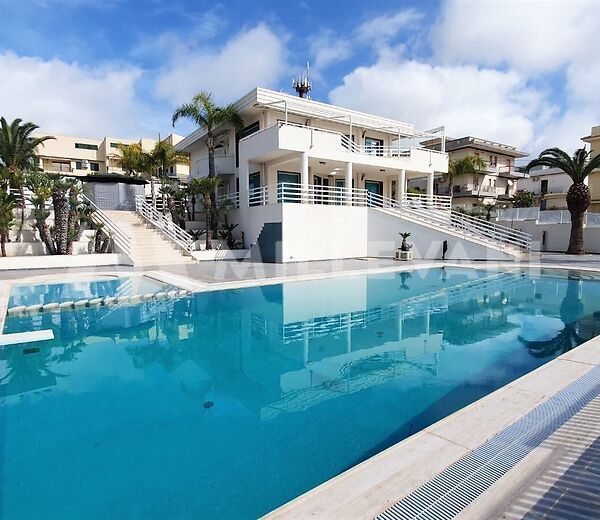 Exclusive villa with swimming pool in Marina di Ragusa