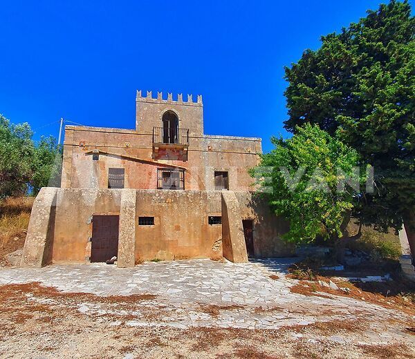 Historic residence near the center of Noto