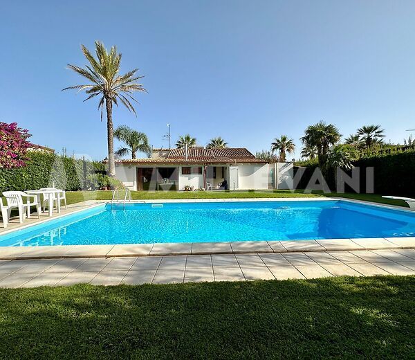 Villa con Piscina e giardino a Playa Grande