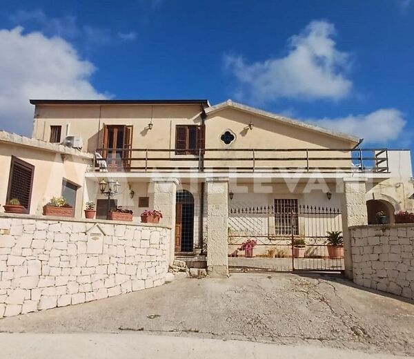 Villa in posizione panoramica a Frigintini