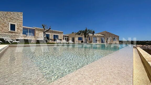Meravigliosa Villa in Pietra con piscina a sfioro, tra Scicli e Modica
