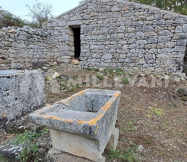 Stone farmhouse between the countryside of Scicli and Modica
