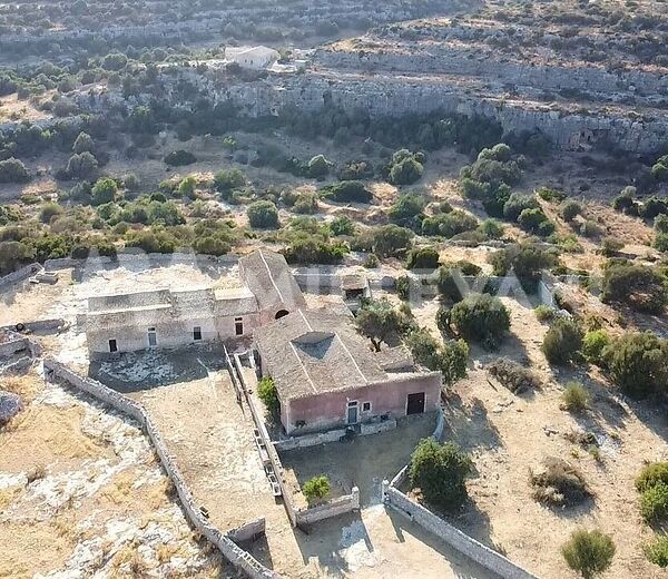 Ancient farmhouse with sea view between Modica and Marina di Modica