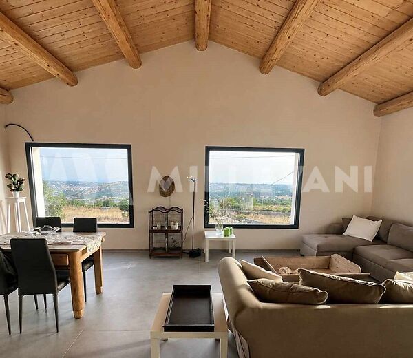 Casale in posizione panoramica e vista mare a Scicli