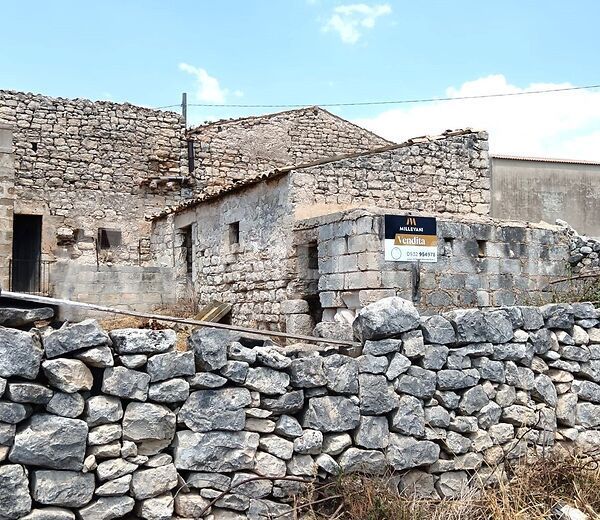 Fabbricato in pietra tra Scicli e Modica