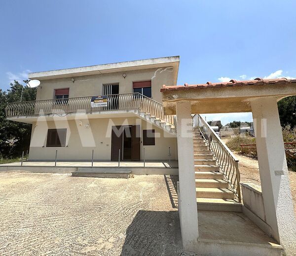 Villa tra le campagne di Scicli e Modica