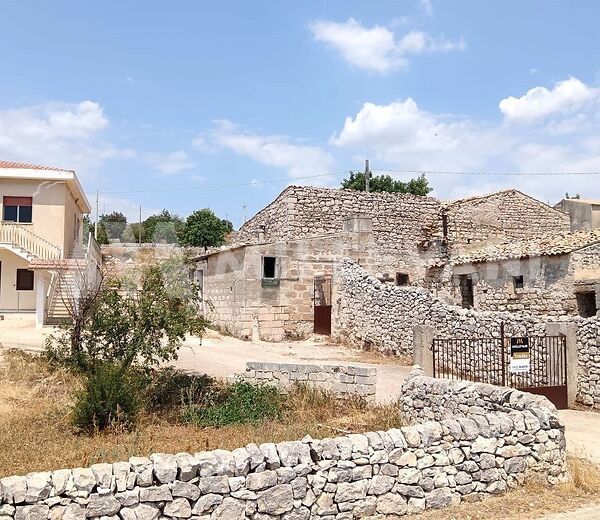 Proprietà tra le campagne di Scicli e Modica