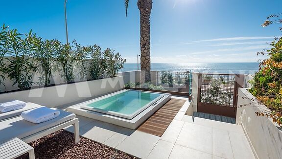 Splendida villa fronte mare a Marina di Ragusa