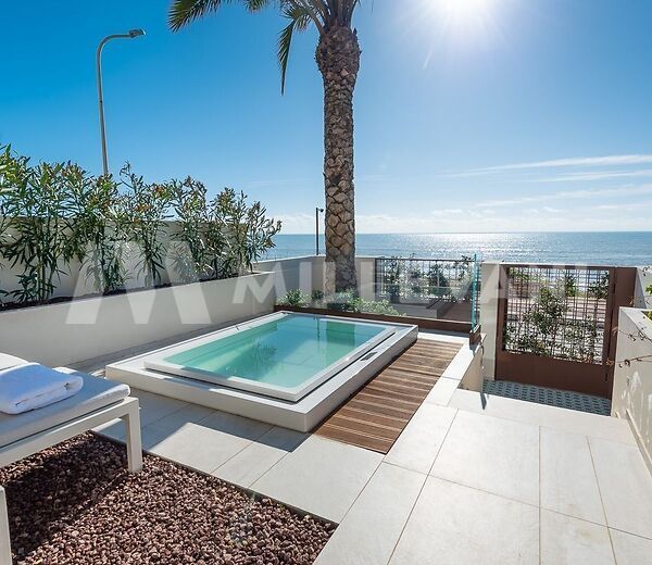 Splendida villa fronte mare a Marina di Ragusa