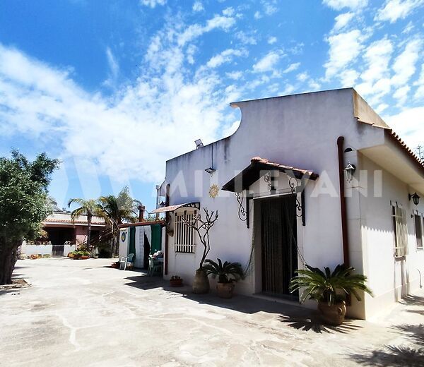 Villas with land in Santa Maria del Focallo, Ispica