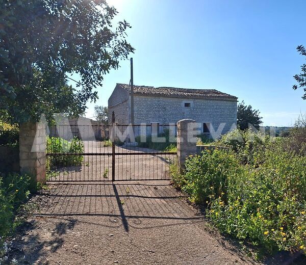 Casale in pietra tra Scicli e Modica