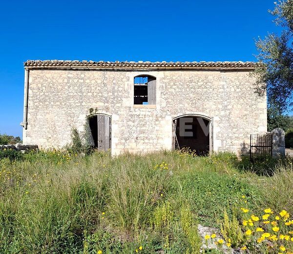 Stone farmhouse between Scicli and Modica