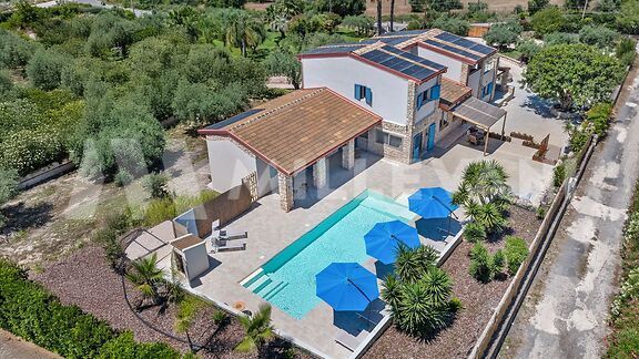 Splendida villa vista mare tra Pozzallo e Santa Maria del Focallo
