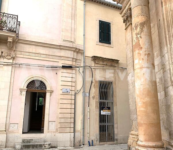 Commercial premises in the heart of Via Mormino Penna, Scicli