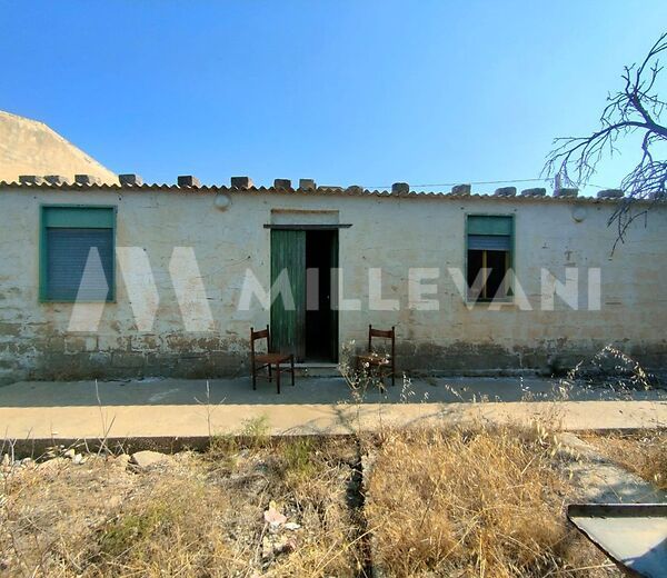 Built in the countryside between Playa Grande and Scicli
