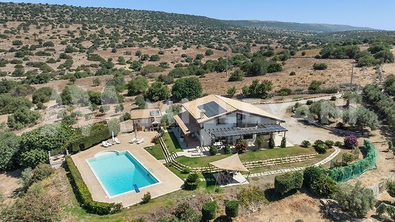 Elegante villa con piscina, spa e ampio terreno a pochi chilometri da Marina di Ragusa