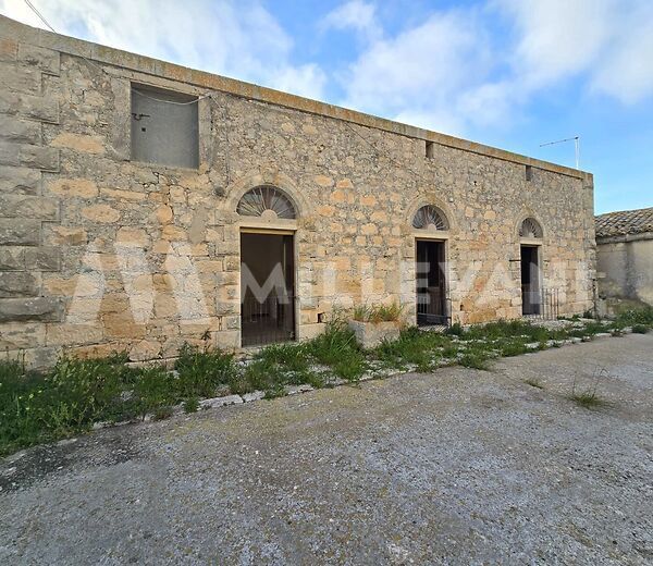 Casale di fine ‘800 tra Ragusa e Marina di Ragusa