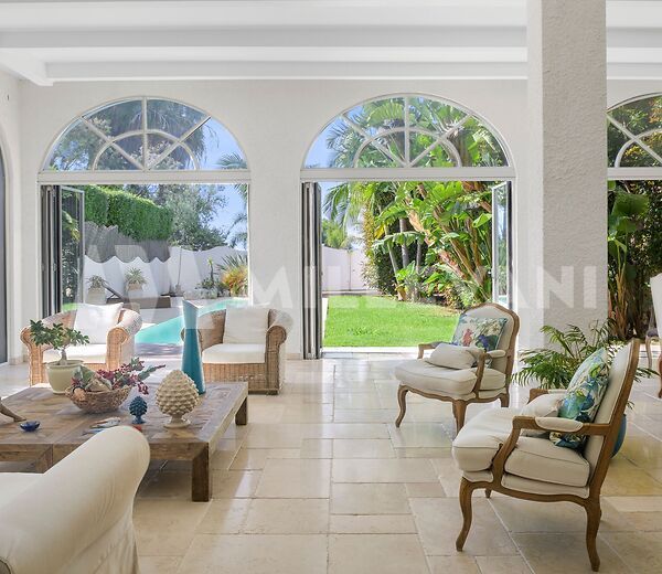 Stunning villa with direct access to the sea in Playa Grande