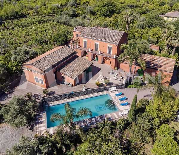 Tenuta del 1700 tra l’Etna ed il mare a Santa Venerina, Catania