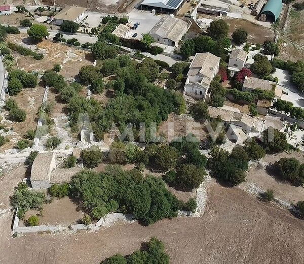 Fabbricati con terreno a Modica