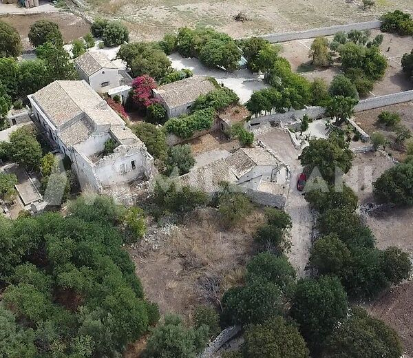 Fabbricati con terreno tra Modica e Pozzallo