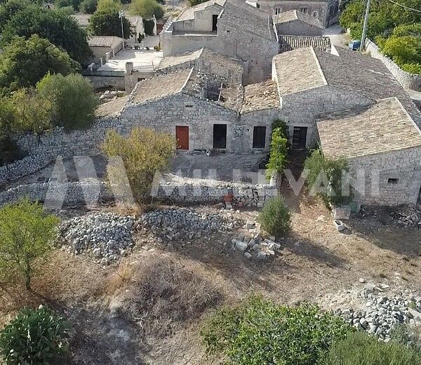 Caseggiato in pietra a Modica
