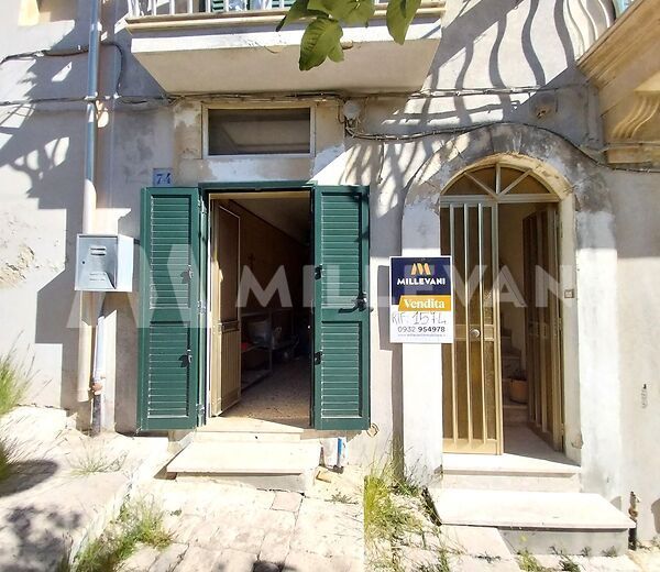 Detached house with panoramic views in Modica