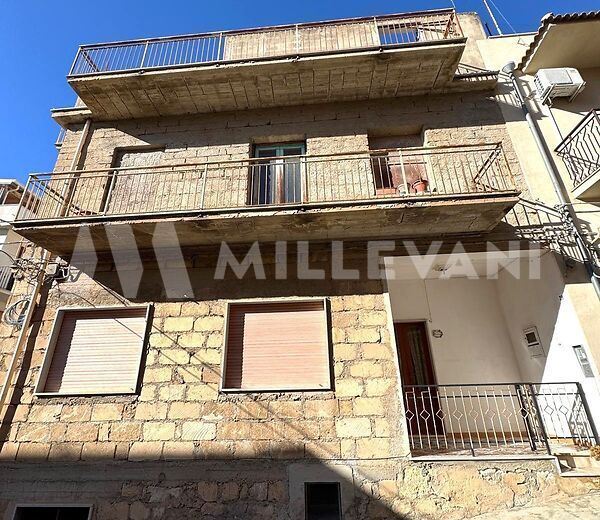 Two-level apartment in a two-family building in Jungi, Scicli