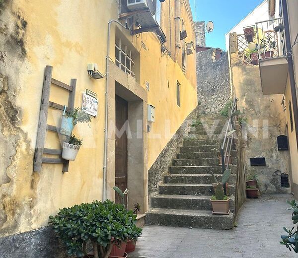 Charming two-room apartment in Ragusa Ibla