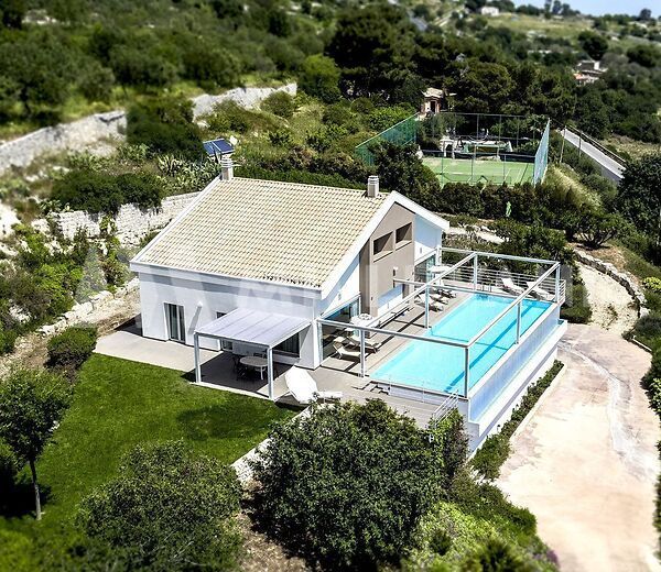 Modern villa with pool between Marina di Ragusa and Ragusa