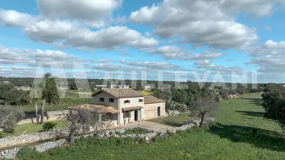 Affascinante casale in pietra tra Scicli e Modica