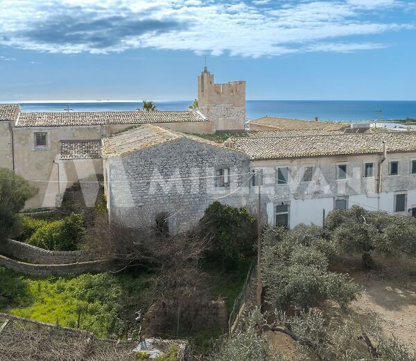Porzione di storico convento di fine '800 con vista mare a Donnalucata