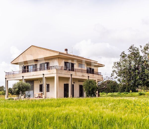 Villa indipendente con vista mare tra Cava d’Aliga e Sampieri