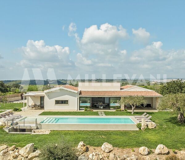 Elegantissima villa di nuova costruzione a Noto