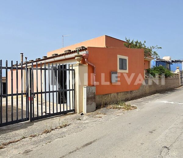 Villa a 900 metri dal mare a Santa Maria del Focallo, Ispica