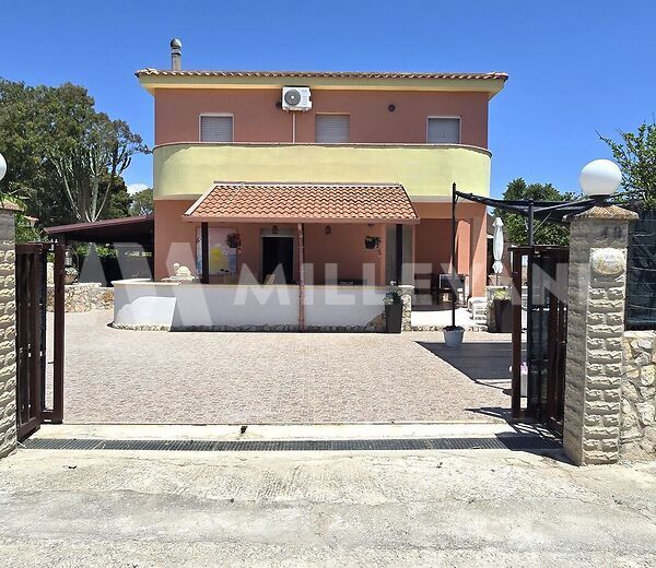 Detached Villa Just 650 Metres from the Beach – Santa Maria del Focallo, Ispica
