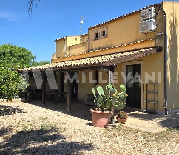 Villa a 500 metri dal mare tra Donnalucata e Marina di Ragusa