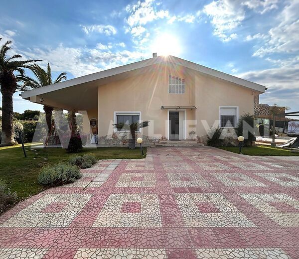 Villa with Swimming Pool Surrounded by Nature in Santa Maria del Focallo