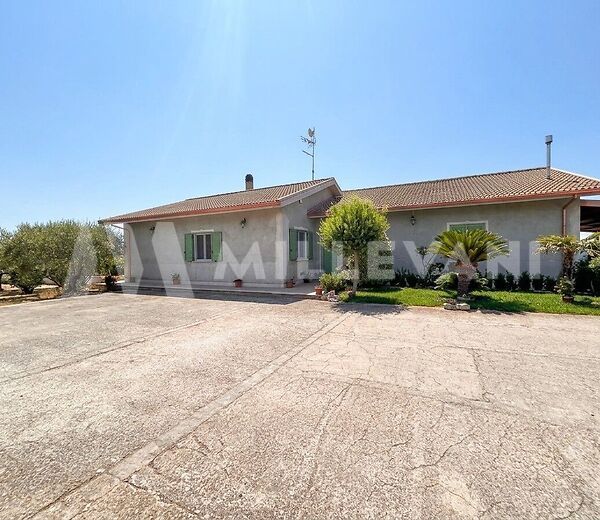 Detached Villa with Spacious Garden between Pozzallo and Modica