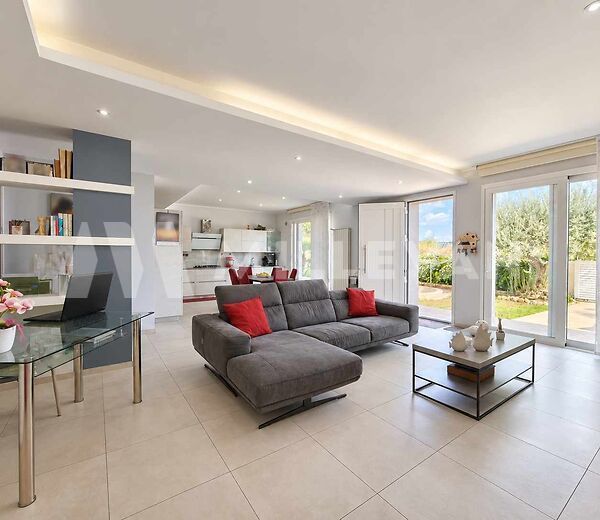 Modern apartment in Pozzallo in well-served area