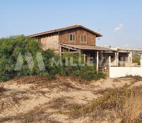 Agricultural outbuilding seafront in c.da Arizza