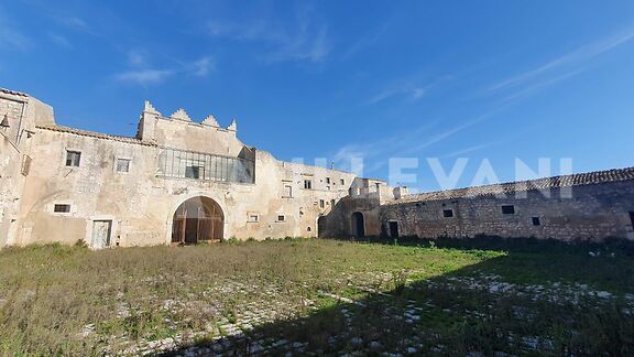 Ancient farmhouse Torre Mastro