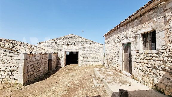 Antico Casale in contrada Quartarella, Modica