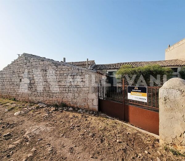 Antico Casale immerso nella campagna Modicana