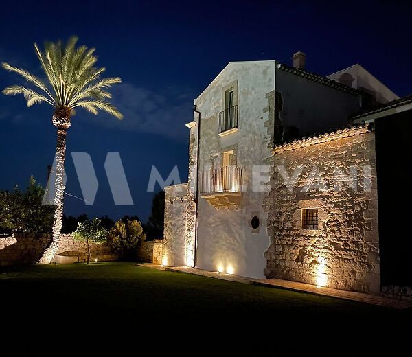 Prestigious complex of Villas with pool and seaview