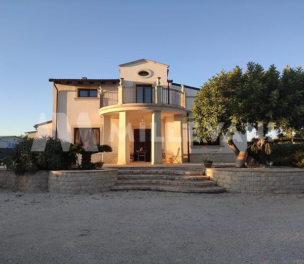 Luxury villa in C.da Guadagna