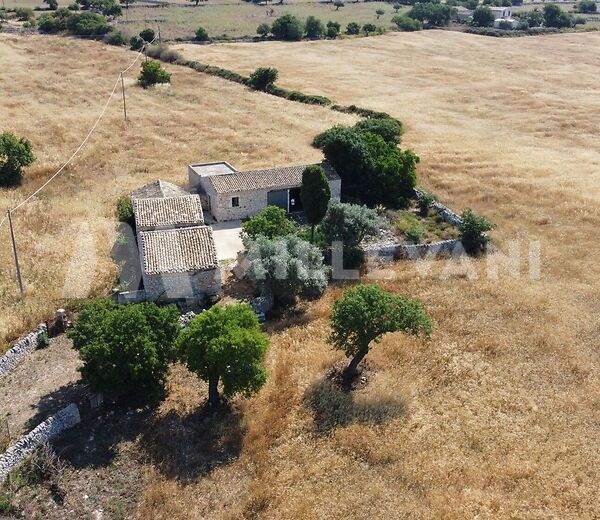 Farmhouse to renovate near Modica Sorda